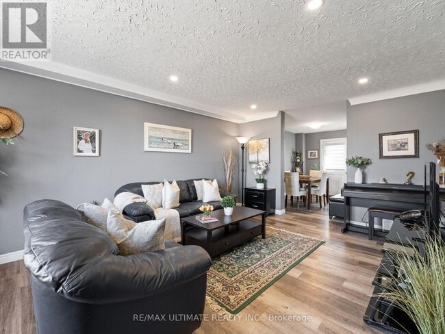 Photo - 252 Bertie St