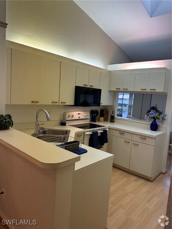 Building Photo - 306 Emerald Bay Cir Unit J5 Rental