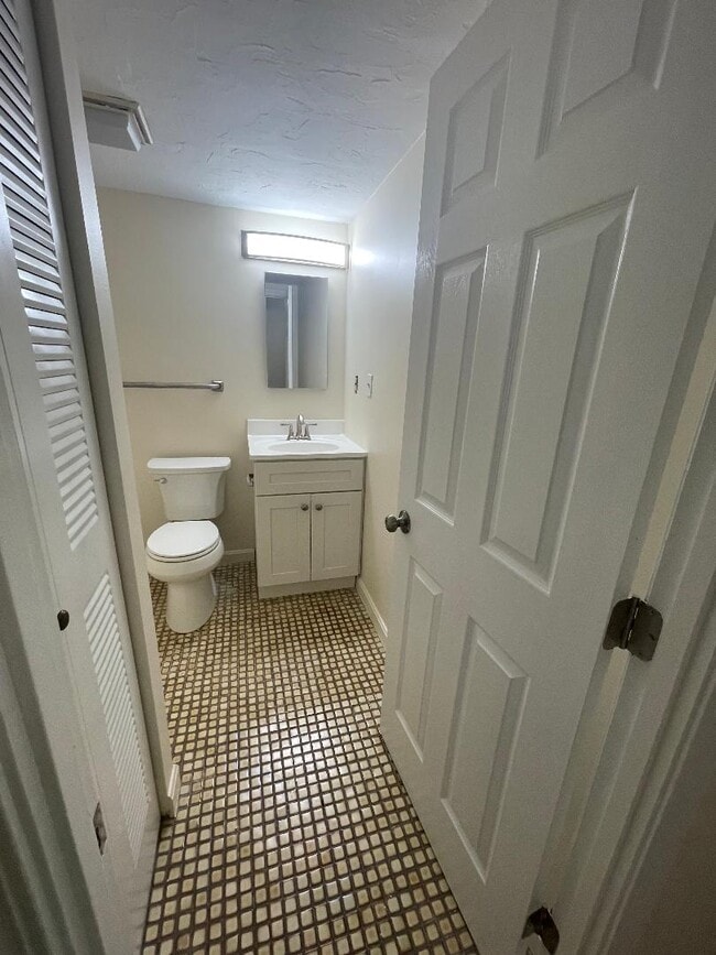 bathroom - 320 Salem St Unit 22