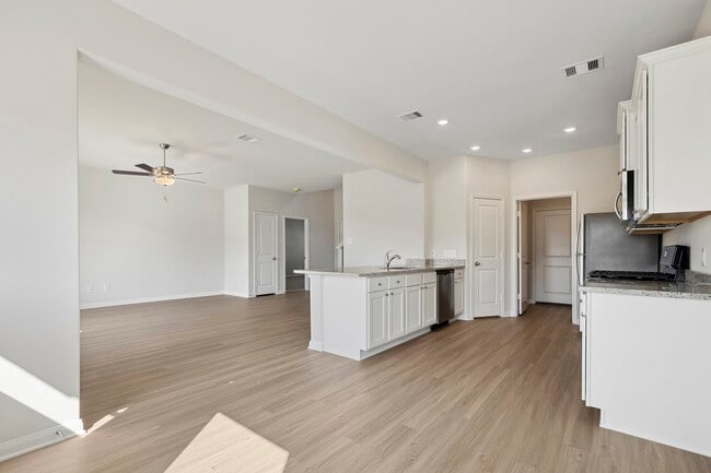 Photo - 324 Fastboy Ln