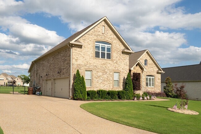 302 Kelsey Grace Pl