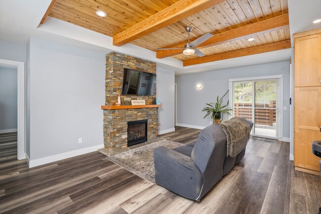 Photo - 1481 Hollister Ln Unit C