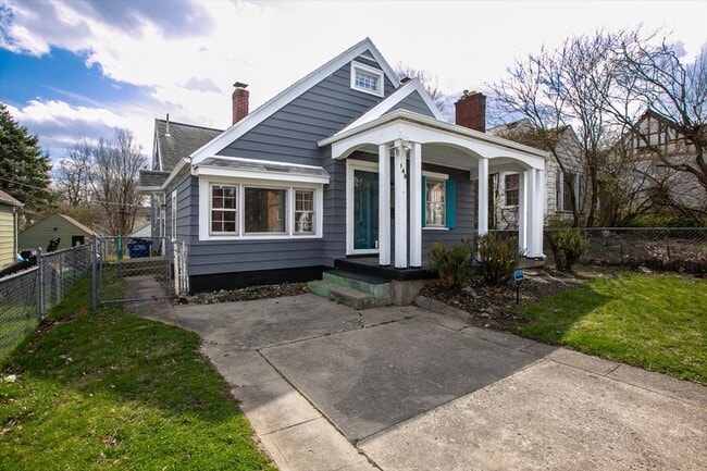 Front of the house - 148 Niagara Ave