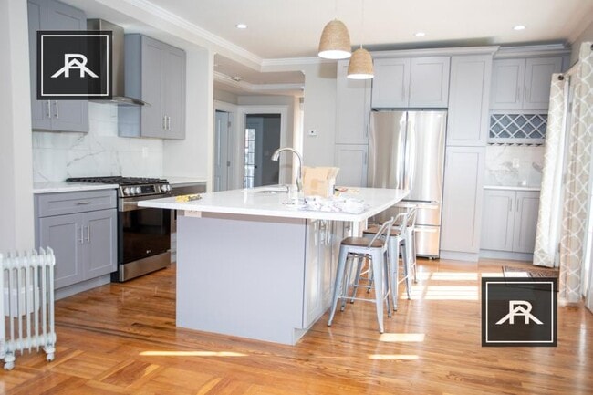 Building Photo - 4 bedroom in Newton MA 02467 Unit 1