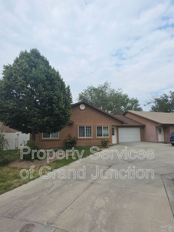 Building Photo - 3018 Oakwood Dr Unit 3A Rental