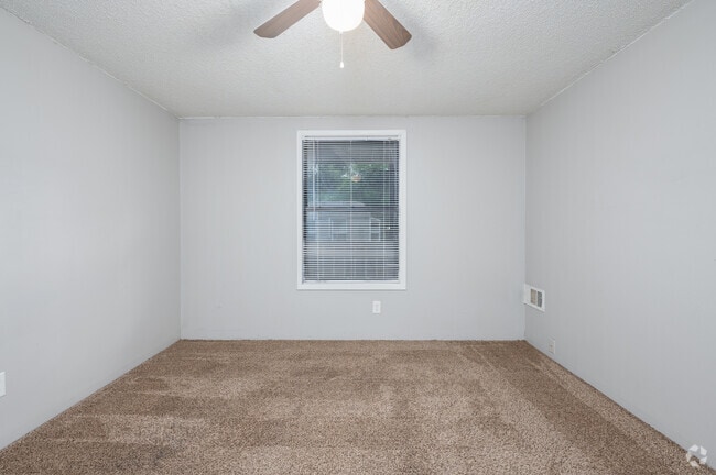 1BR, 1BA - 576SF - Primary Bedroom