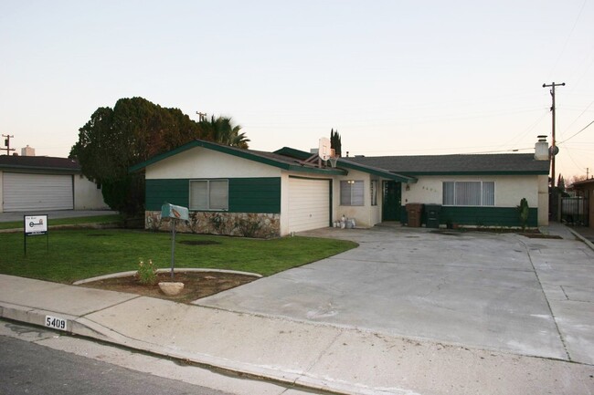 Remodeled 3 Bedroom Home in Northeast Bake... - Remodeled 3 Bedroom Home in Northeast Bake...