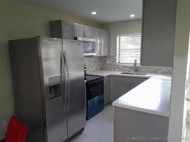 3810 SW 52nd Ave