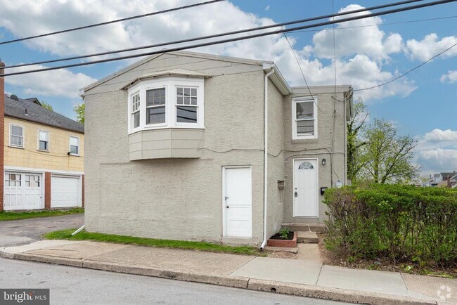 Building Photo - 258 East St Rental