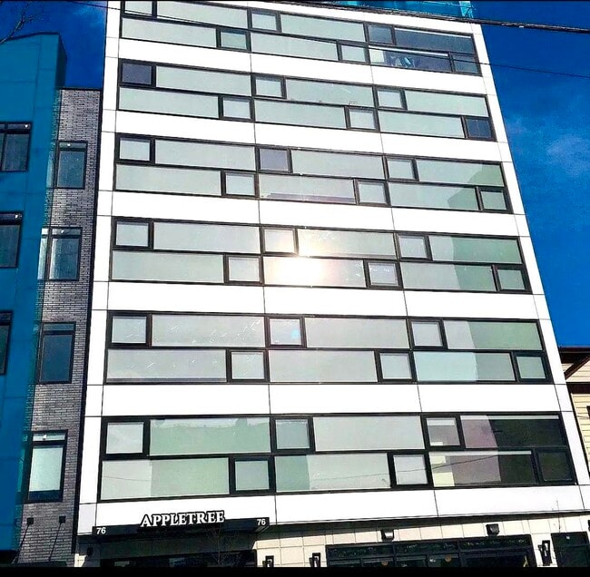 Building Photo - 76 Cottage St Unit 3D