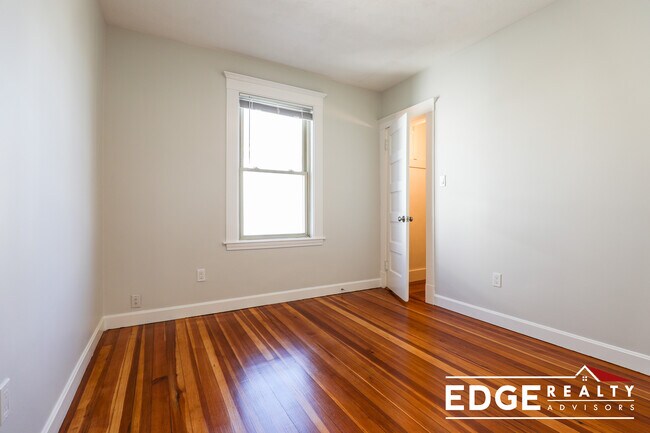 Photo - 31 Montfern Ave Unit 3