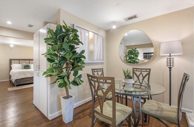 Building Photo - 4241 Buena Vista St Unit 14