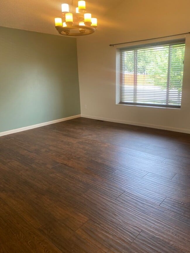 Photo - 3 Bedroom Tri-level in Woodland Hills