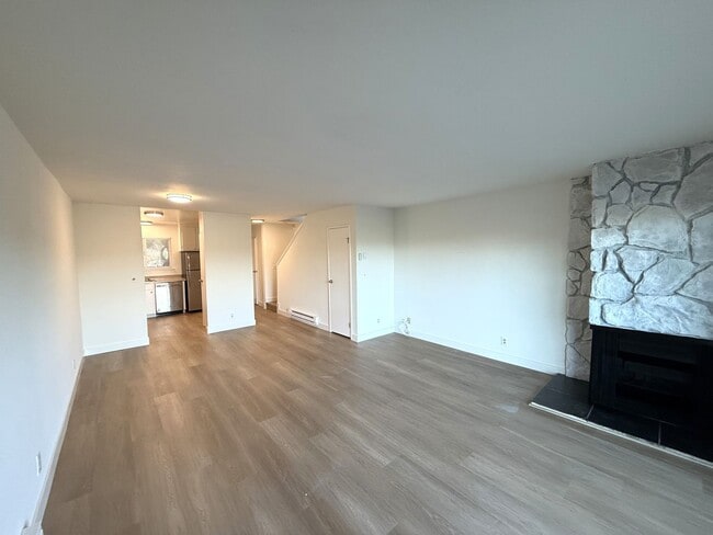 Photo - TWO BEDROOM END UNIT TWO-STORY CONDO WITH GREAT VIEWS IN SAN RAFAEL Unit 26