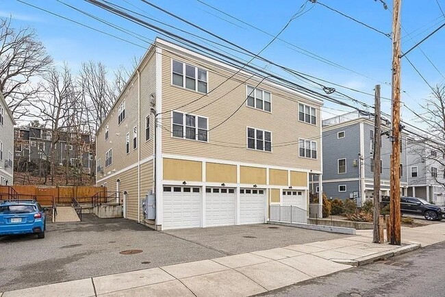 Building Photo - 855 Lagrange St Unit 7 Rental
