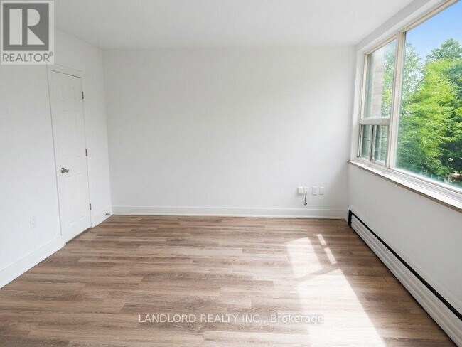 Photo - 140 Springhurst Ave Unit 31