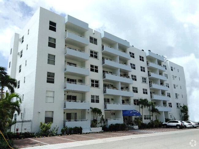 Building Photo - 2900 Banyan St Unit 301 Rental