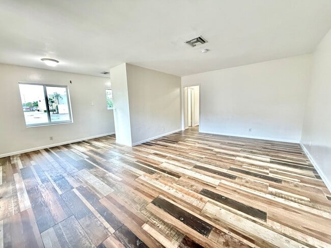 Photo - 1821 N 17th Ct