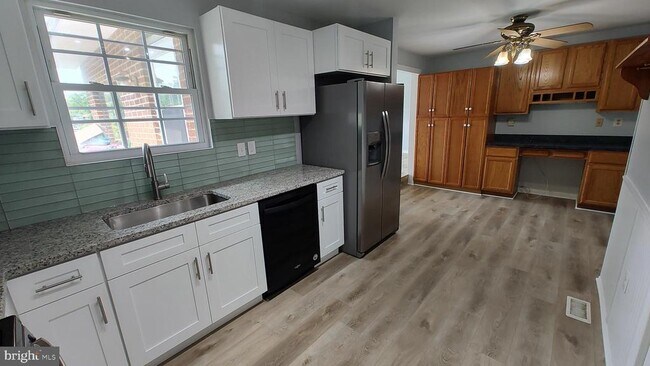 Photo - 8027 Shore Rd