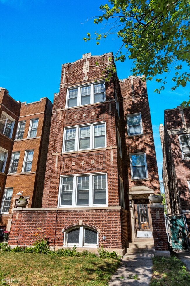 Building Photo - 6528 N Bosworth Ave Unit 1 Rental