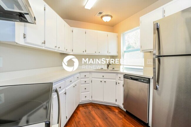 Photo - 3 Bedroom Pet-Friendly Home in Charlotte, NC with Main Street Renewal