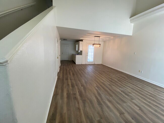 Photo - 2421 N I St