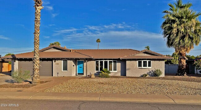 Photo - 3005 S Fairway Dr House