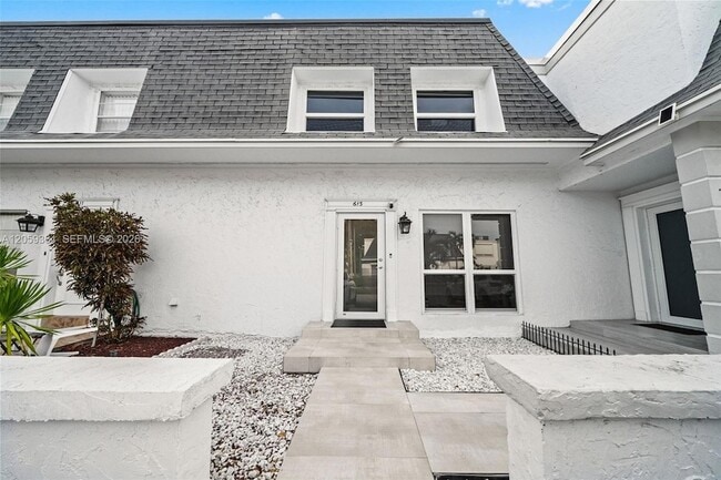 Photo - 613 NE 26th Ave