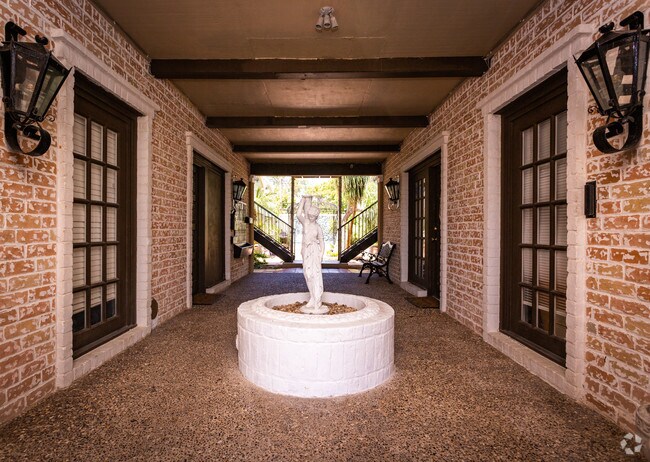 Courtyard Villas - Courtyard Villas Apartments