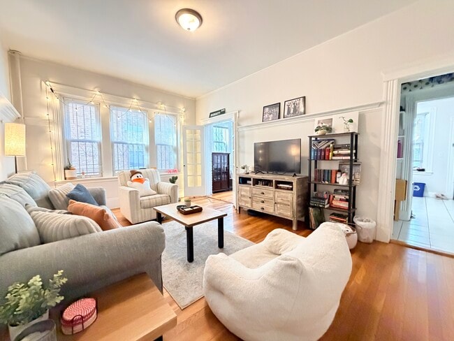 Building Photo - 117 Glenville Ave Unit 1