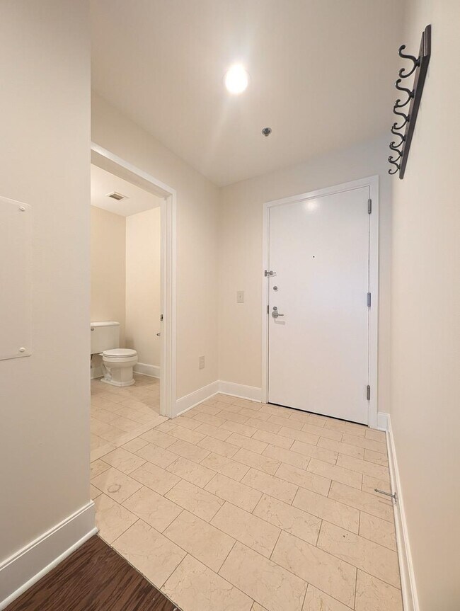 Photo - 1125 Maxwell Ln Unit 206