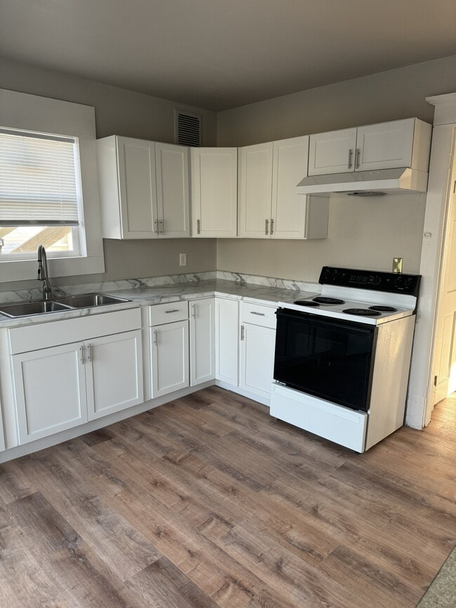 214 E Winnebago St Unit 214 Lower