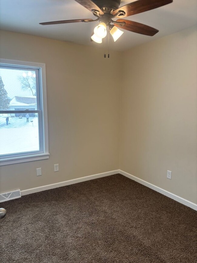 Photo - 3 Bedroom, 2 Bath Single Family Home in Clinton, IA