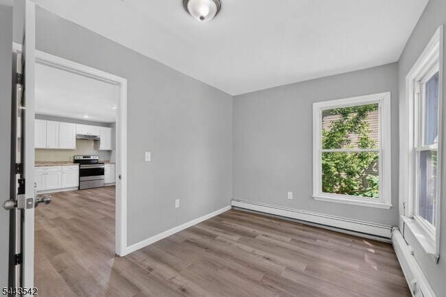 Photo - 439 7th Ave Unidad R2
