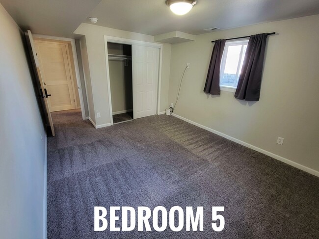 Building Photo - 1630 Shasta Dr Rental