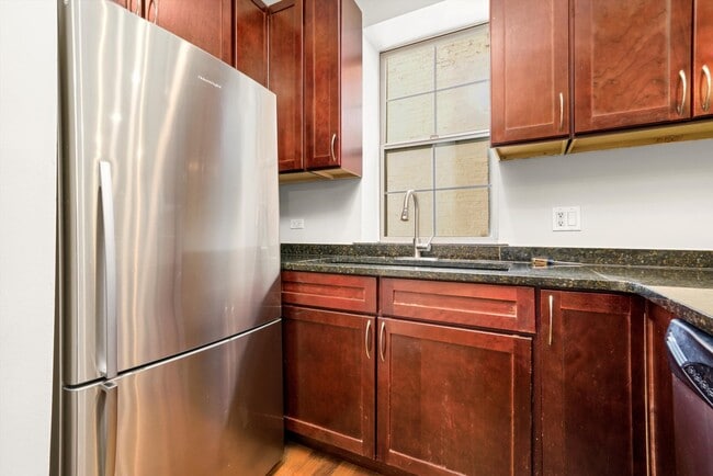 Photo - 3551 W Belle Plaine Ave Unidad 2