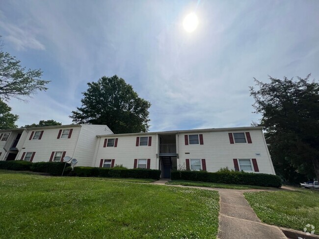 Building Photo - Shady Oak Rental