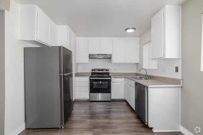 2BR, 2BA - 1,000SF - Kitchen