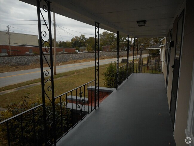 Building Photo - Charming 3-Bedroom, 1 Bathroom Ranch ***RE... Rental