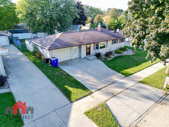 Photo - 2401 S Walden Ave