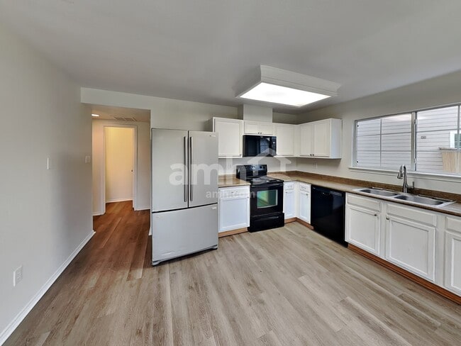 Photo - 7622 Bartell Point