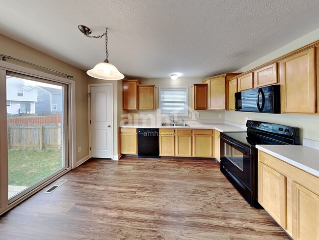 Photo - 490 Hemhill Dr