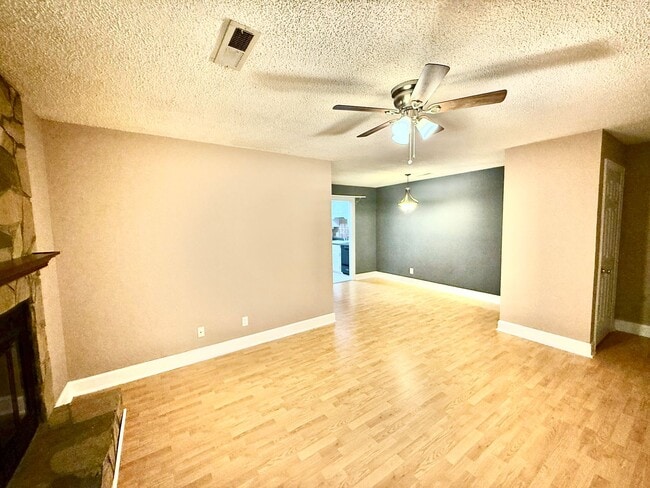 Building Photo - 1 Bedroom Condo On Chapman Mountain Unit F