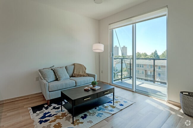 1BR, 1BA Den - Plan N