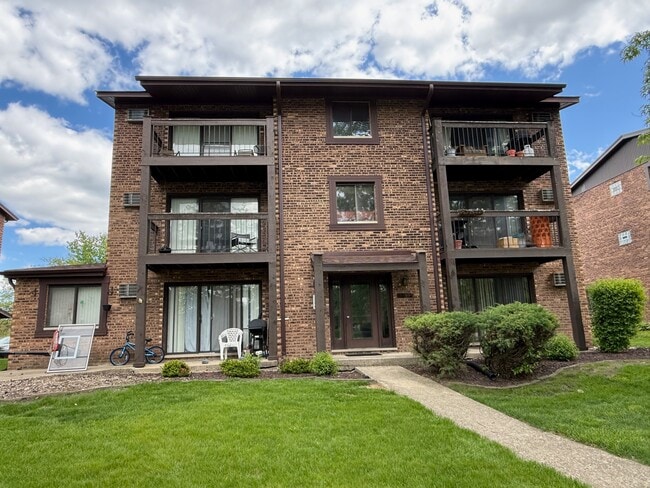 Building Photo - 15122 Quail Hollow Dr