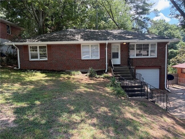 Building Photo - 2064 Montrose Dr