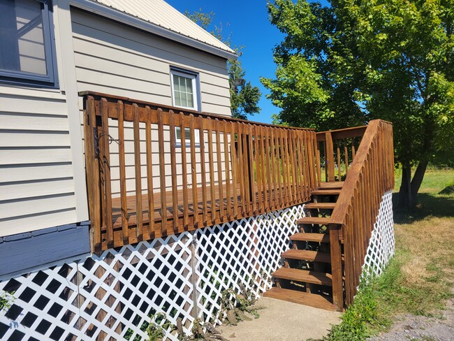 Photo - 1494 Thompson Rd
