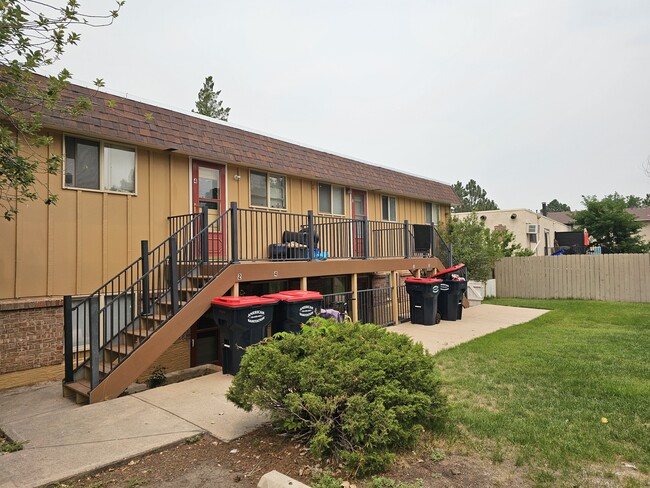 Building Photo - 64752 Yvonne Way Unit 3