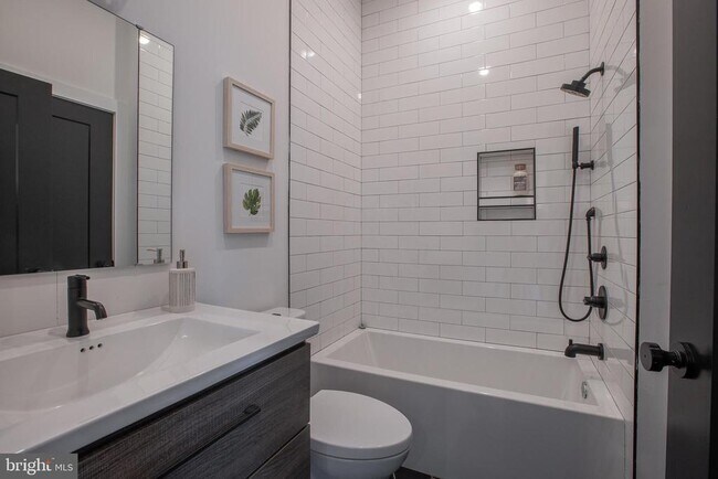 Photo - 2940 W Thompson St Unit 301