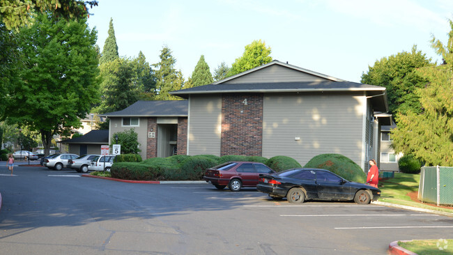 Primary Photo - Cougar Creek Apartments